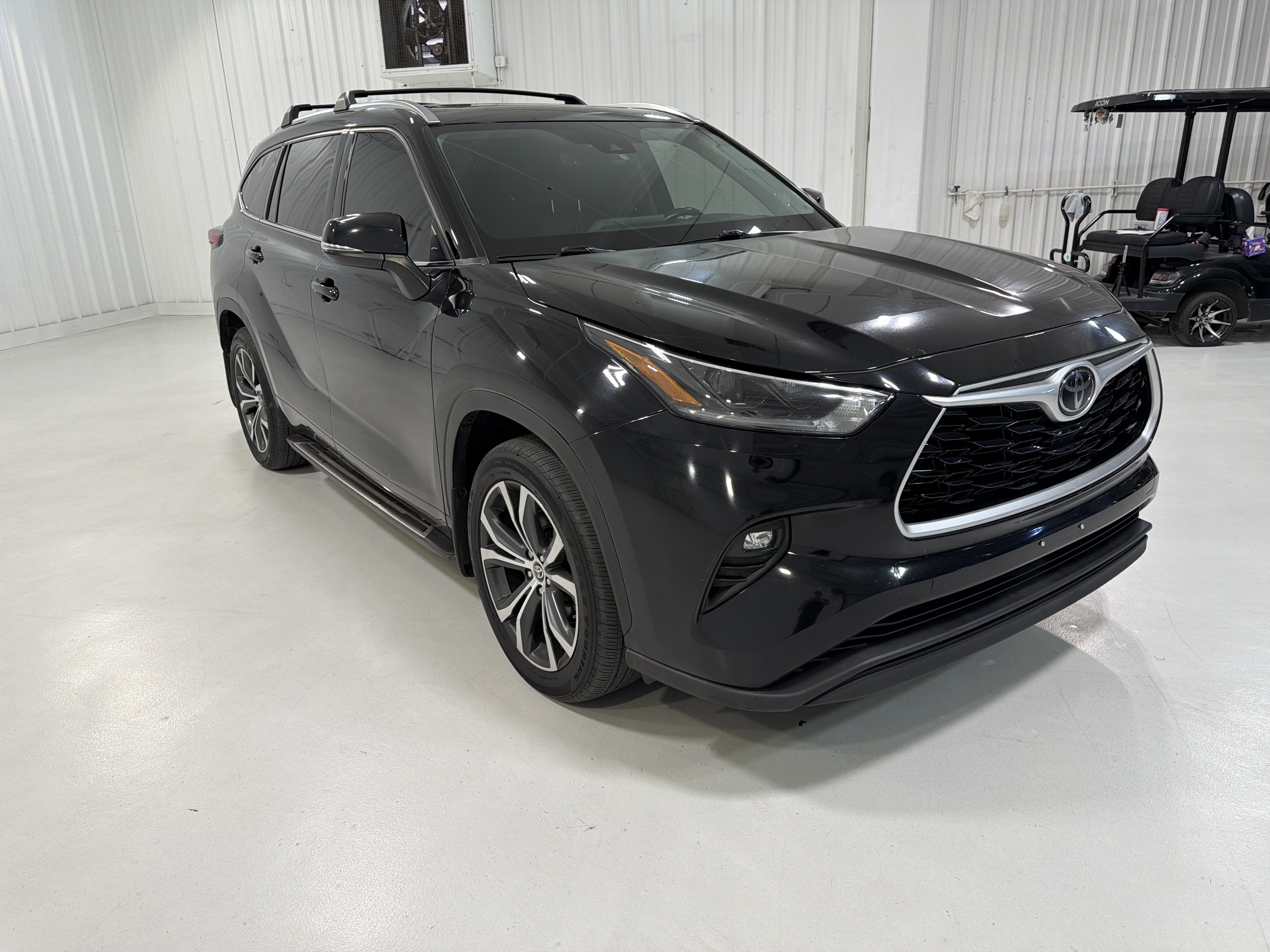 Used 2021 Toyota Highlander XLE FWD image 7