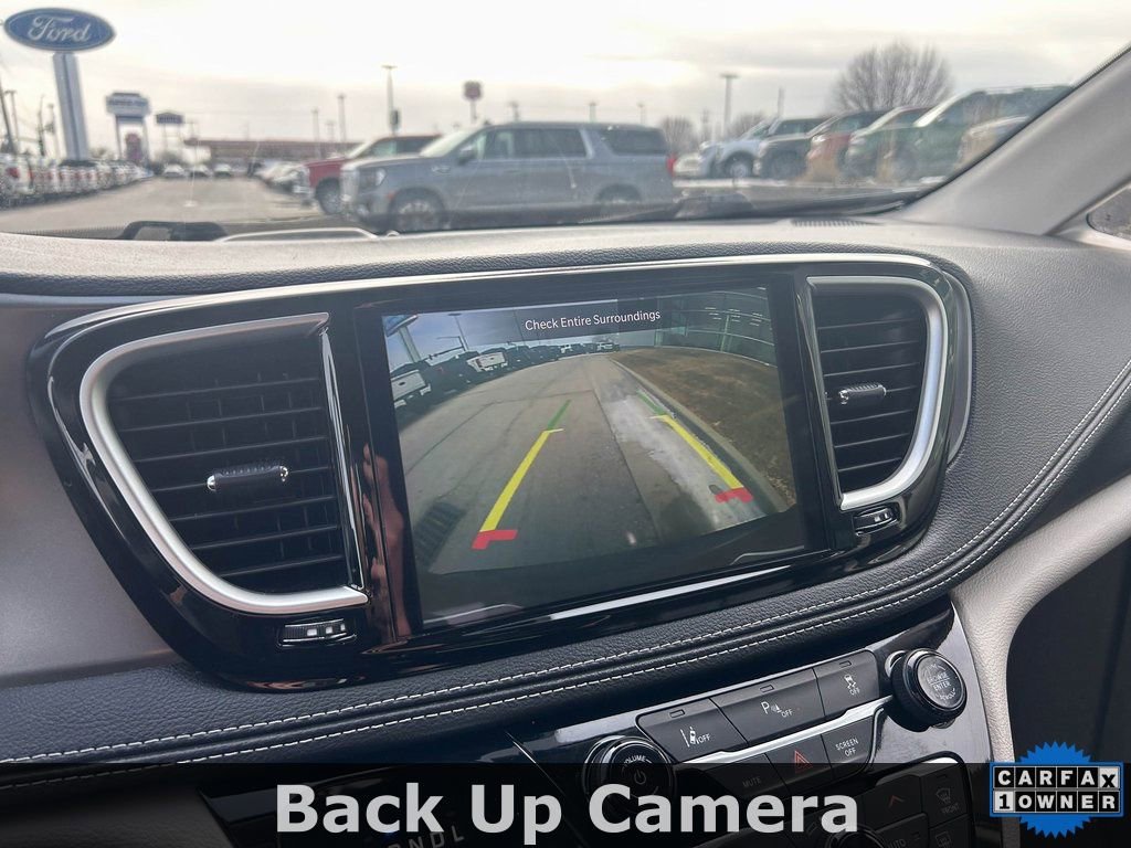 Used 2024 Chrysler Pacifica Select image 25