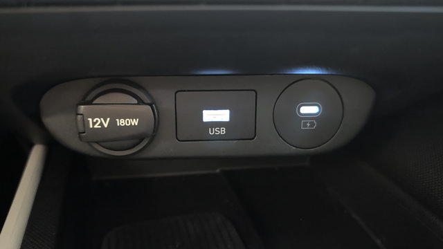 Certified 2025 Hyundai Elantra Limited FWD image 33