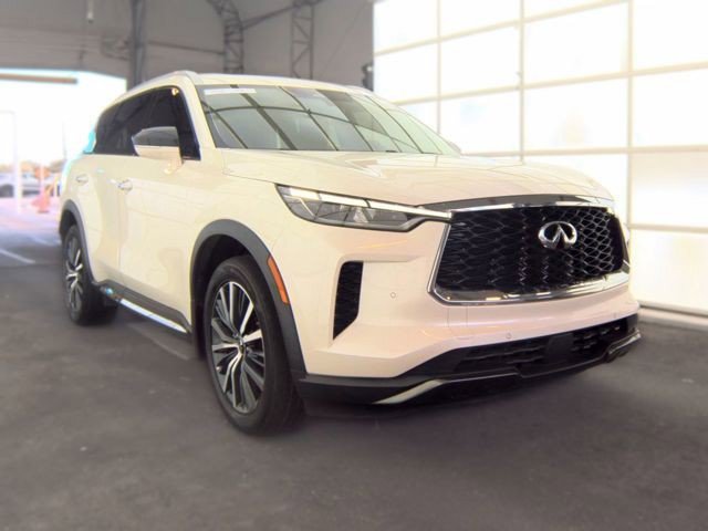 Used 2023 INFINITI QX60 Sensory w/ Vision Package AWD/4WD image 3