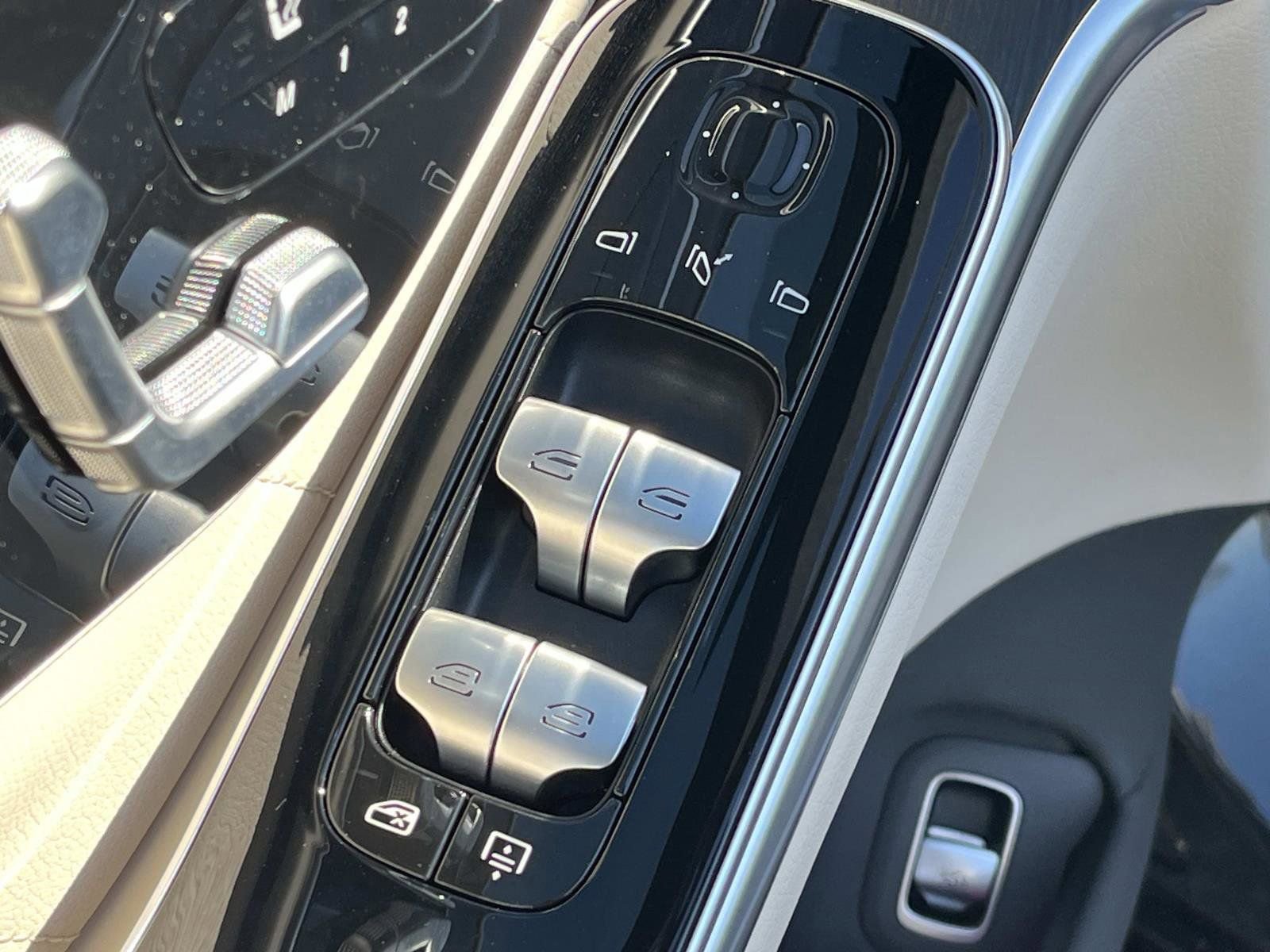 Used 2025 Mercedes-Benz S 580e 4MATIC Sedan image 19