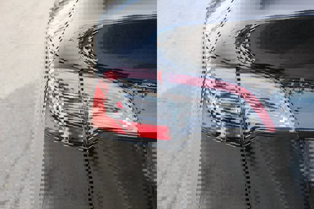 Used 2023 Tesla Model Y Long Range image 9