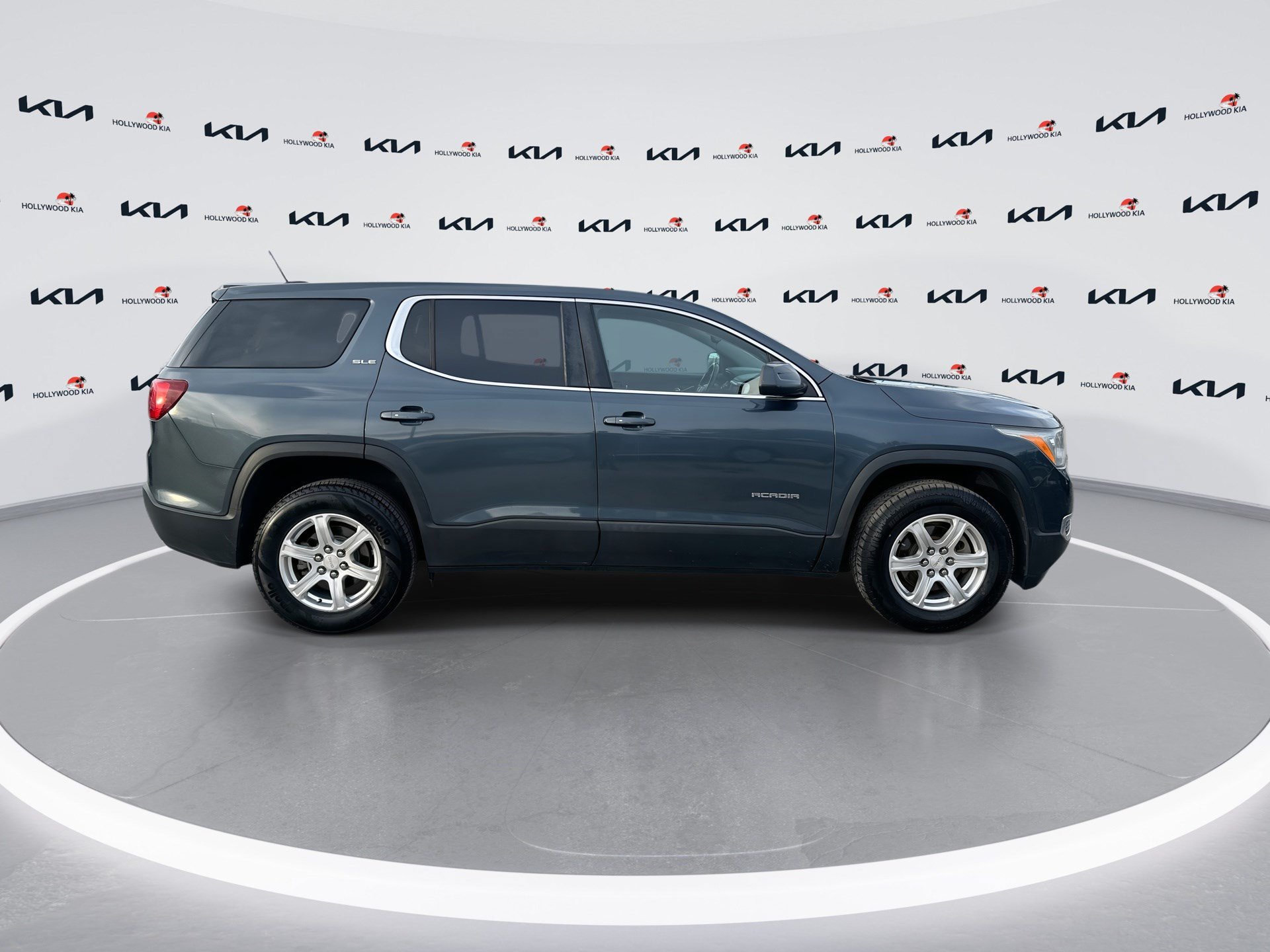 Used 2019 GMC Acadia SLE FWD image 9