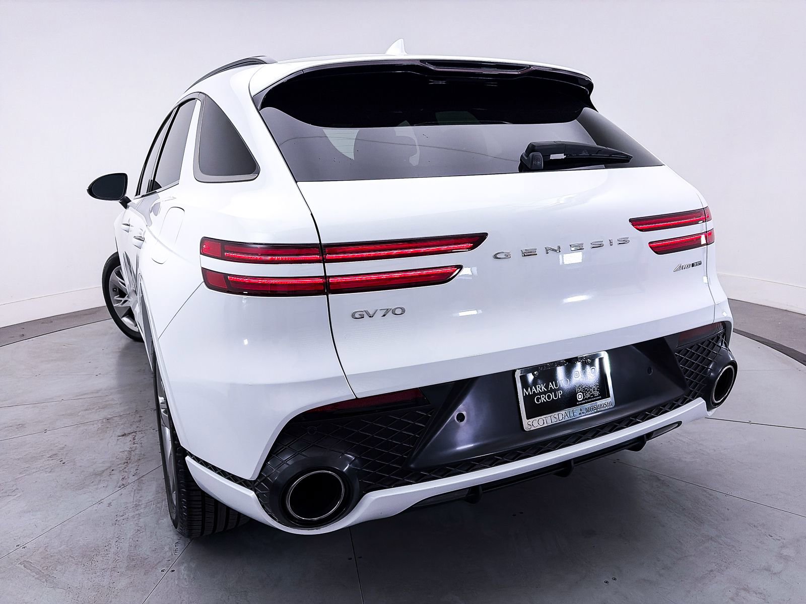 Used 2022 Genesis GV70 3.5T Sport image 8