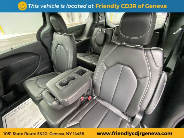 New 2026 Chrysler Pacifica Select FWD image 12