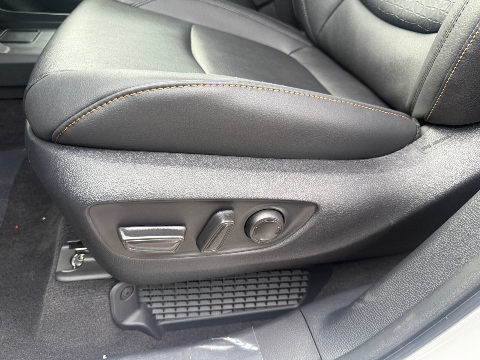 New 2026 Toyota Sienna XLE Woodland Edition AWD/4WD image 14