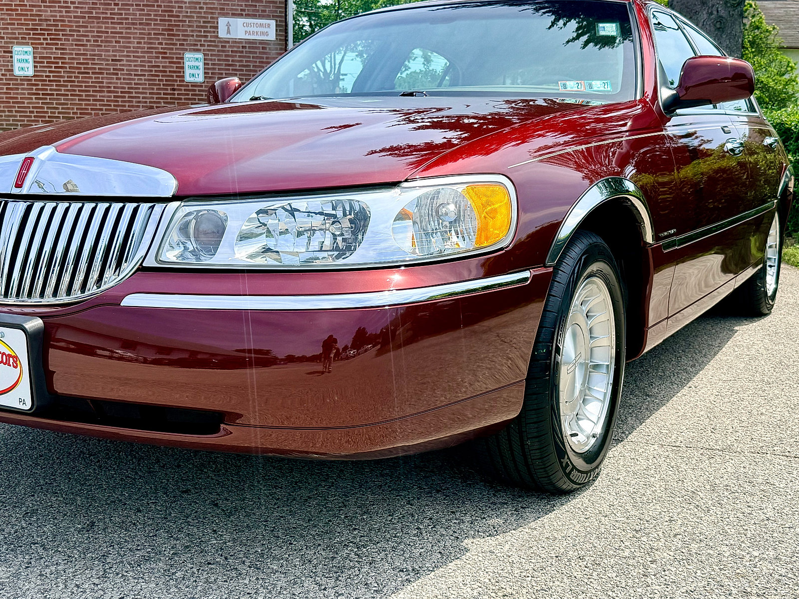 Used 2002 Lincoln Town Car Executive RWD image 17
