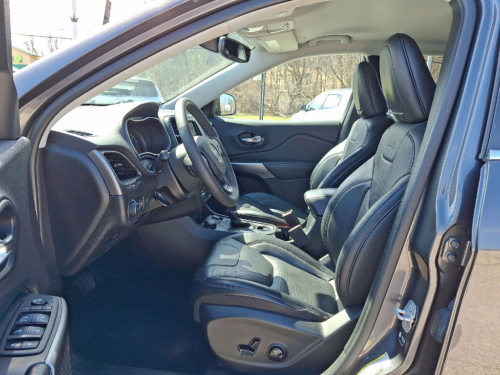 Certified 2022 Jeep Cherokee Latitude Lux w/ Mopar Interior Package image 11