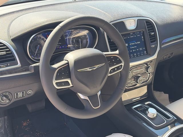 Used 2023 Chrysler 300 Touring L w/ Popular Equipment Group AWD/4WD image 18