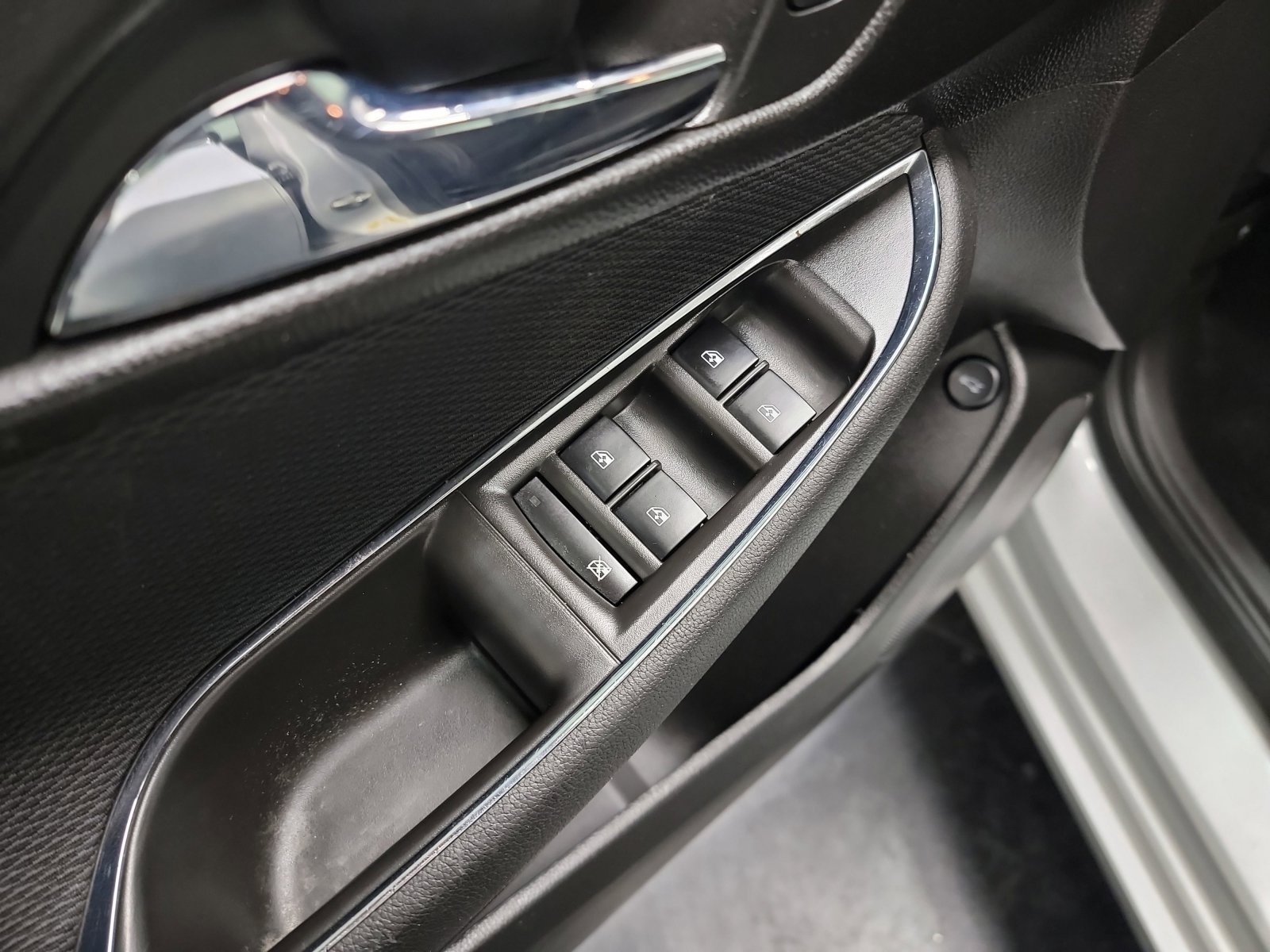 Used 2017 Chevrolet Cruze LT image 14