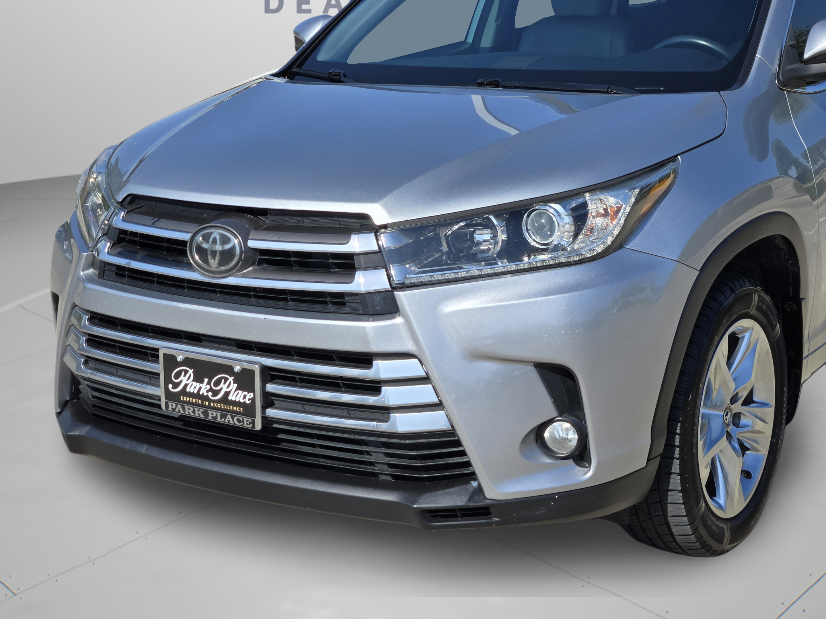 Used 2018 Toyota Highlander Limited FWD image 33