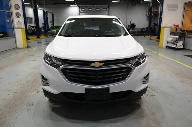 Used 2018 Chevrolet Equinox LS image 2