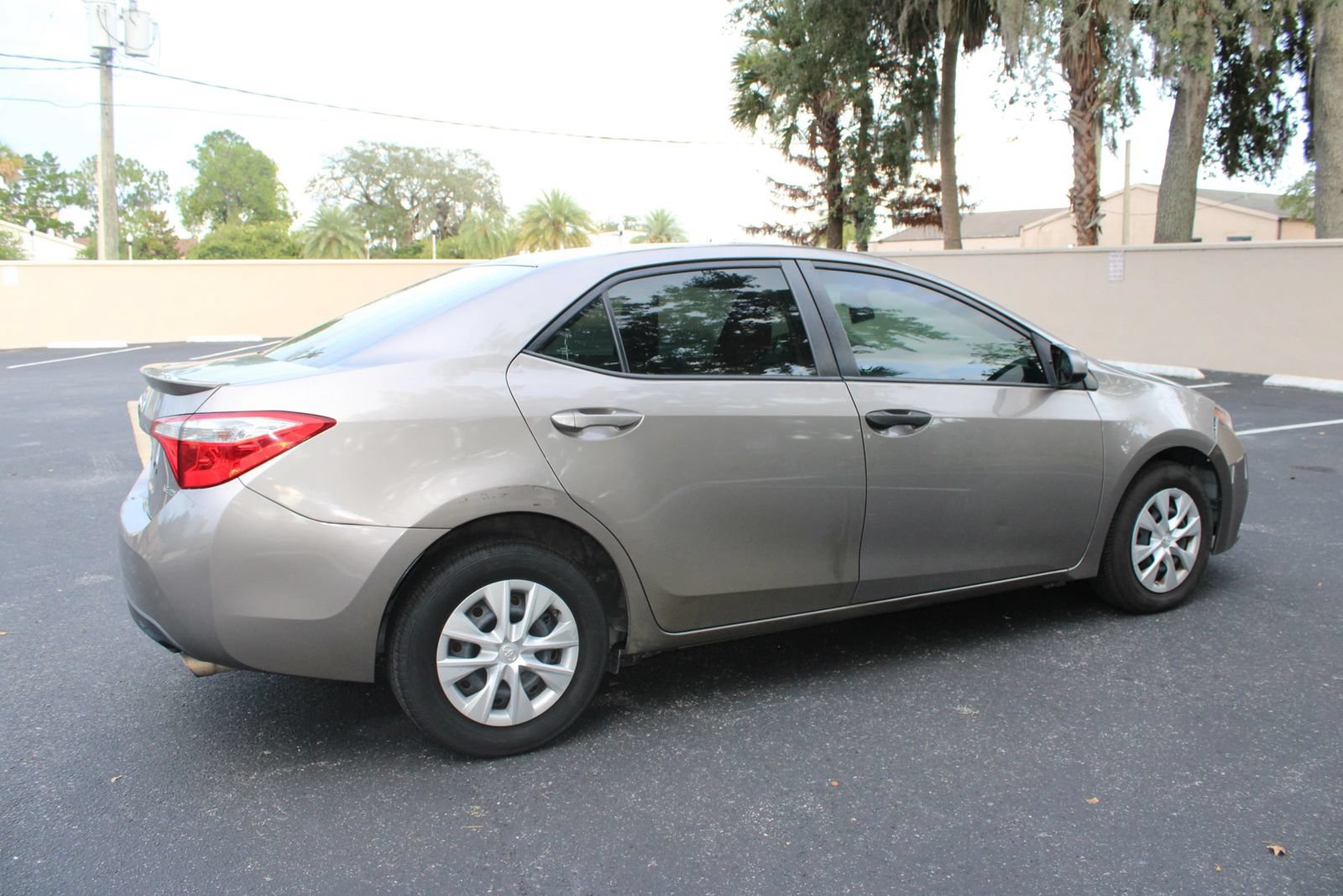 Used 2016 Toyota Corolla LE FWD image 14