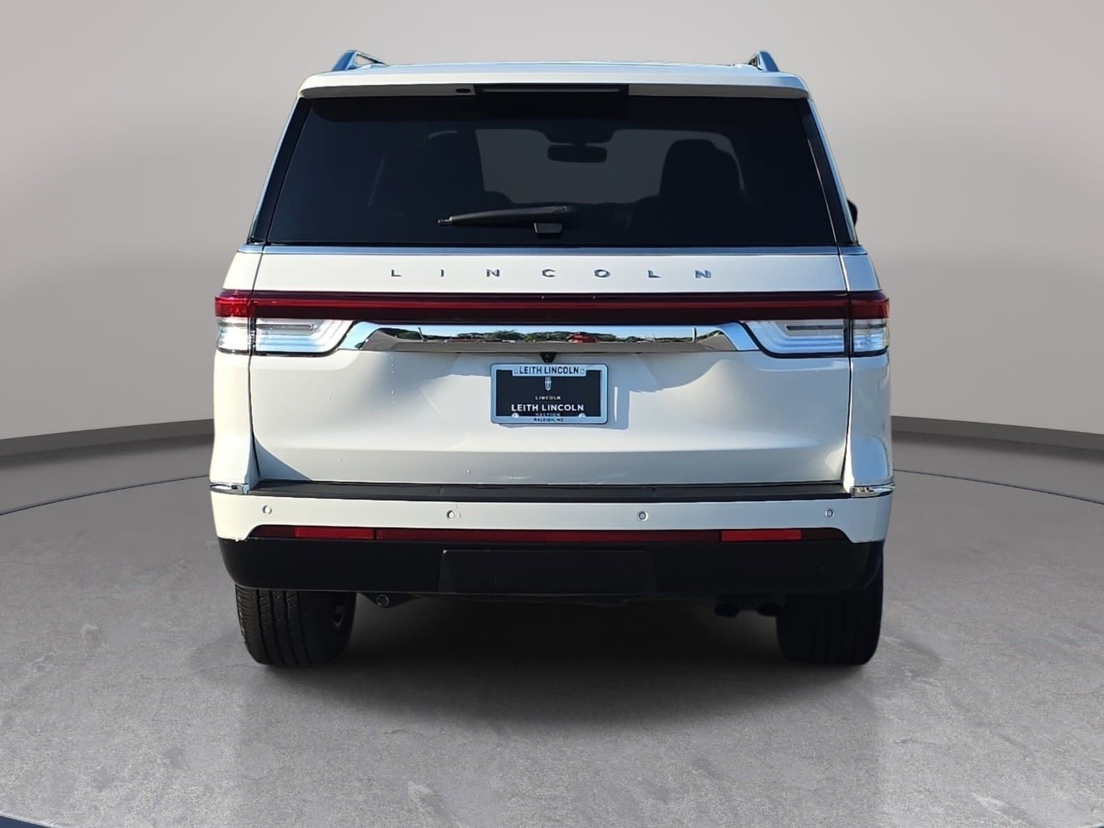 Used 2023 Lincoln Navigator Reserve AWD/4WD image 6