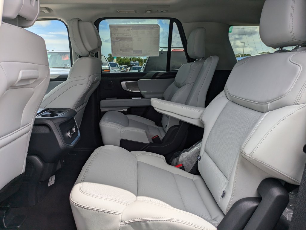 New 2027 Ford Expedition Platinum w/ Driver's Package RWD image 15
