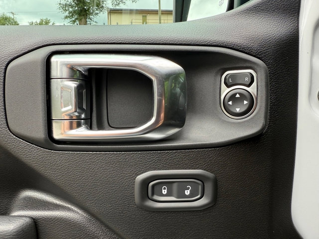 New 2025 Jeep Gladiator Mojave w/ Steel Bumper Group image 16