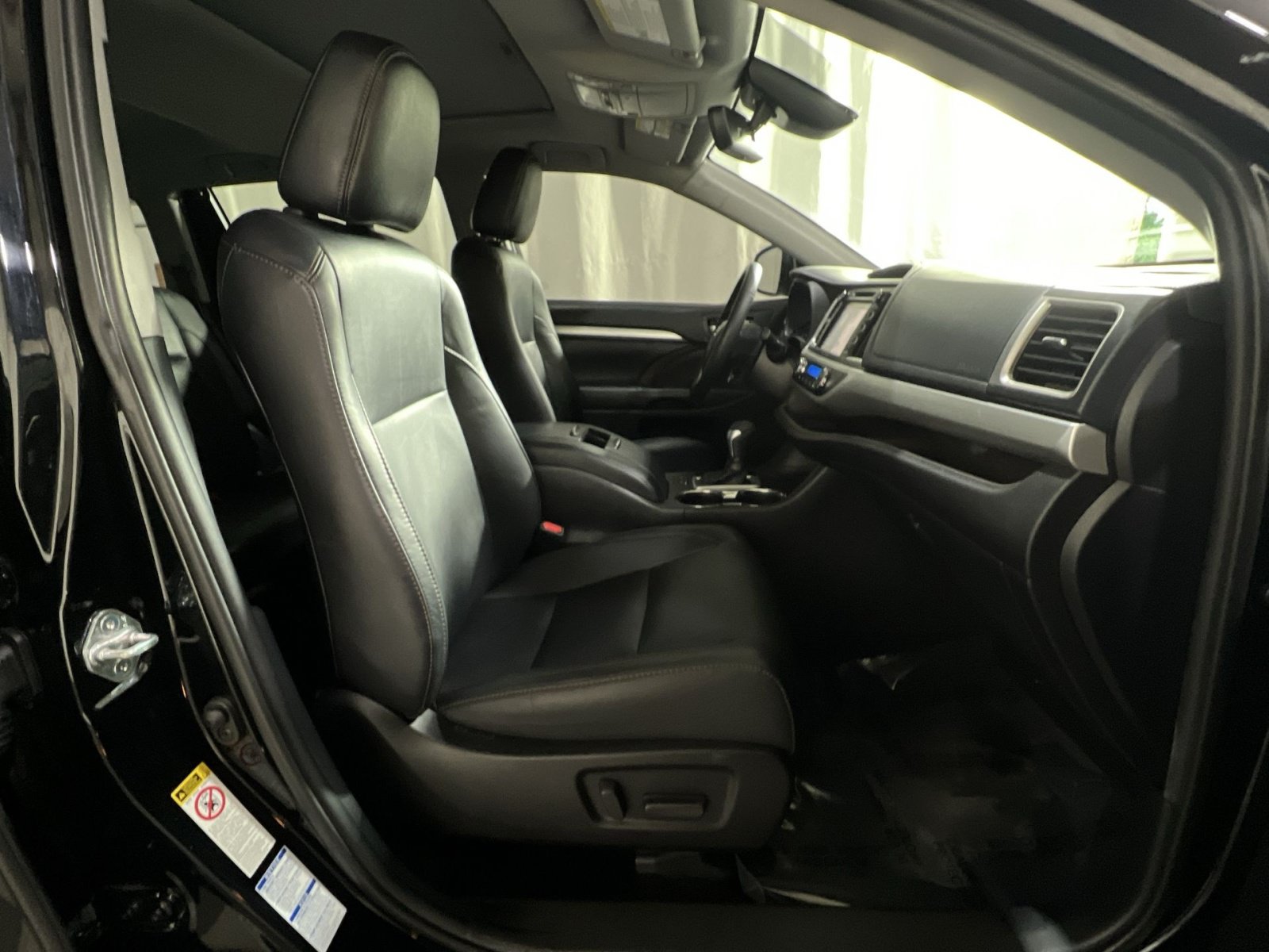Used 2019 Toyota Highlander XLE AWD/4WD image 41
