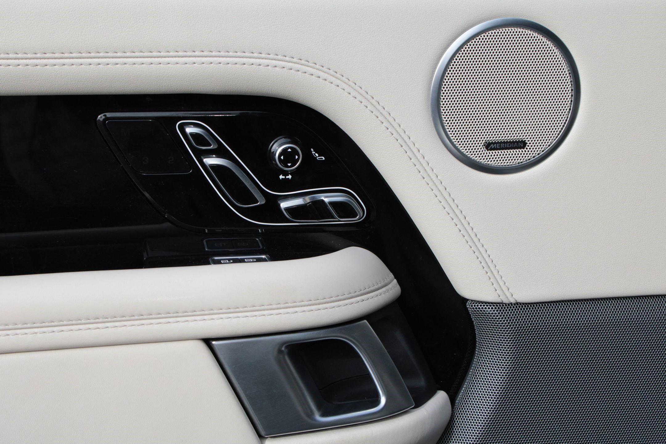 Used 2022 Land Rover Range Rover Westminster Edition image 11