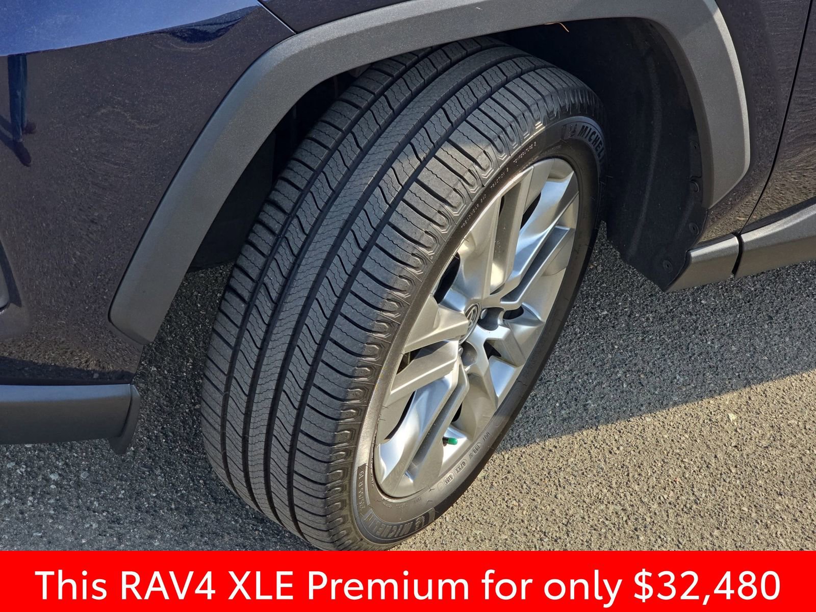 Used 2023 Toyota RAV4 XLE Premium image 40