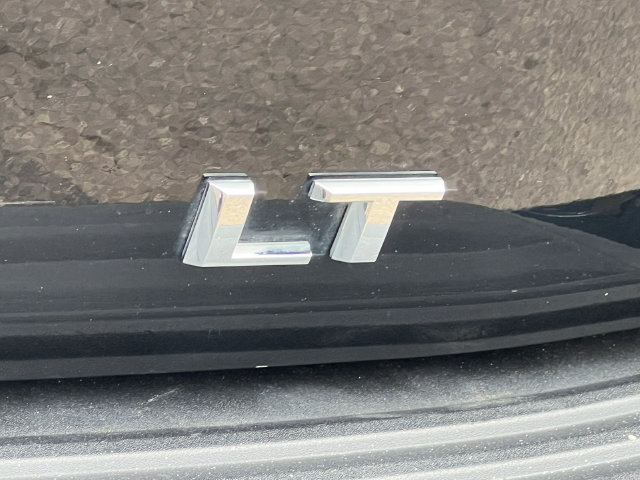 Used 2023 Chevrolet Suburban LT AWD/4WD image 10