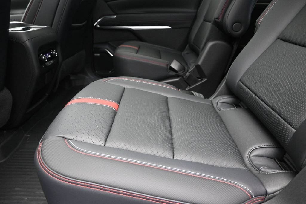 New 2026 Chevrolet Traverse RS w/ LPO, Floor Liner Package FWD image 16