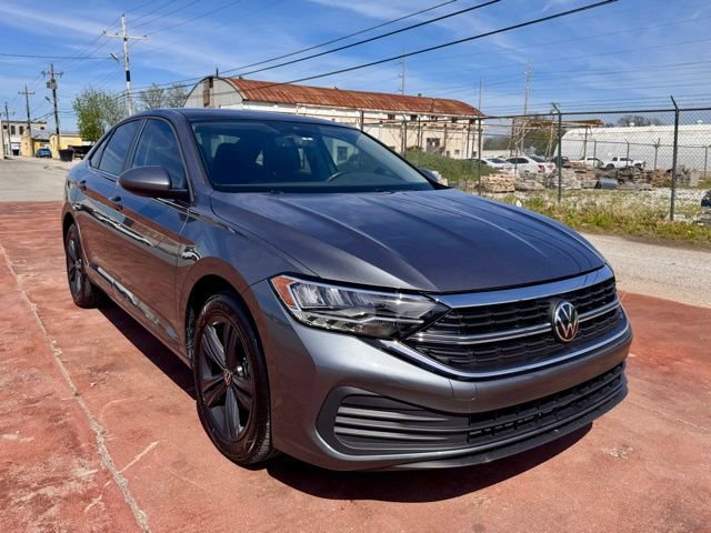 Used 2024 Volkswagen Jetta SE FWD image 3