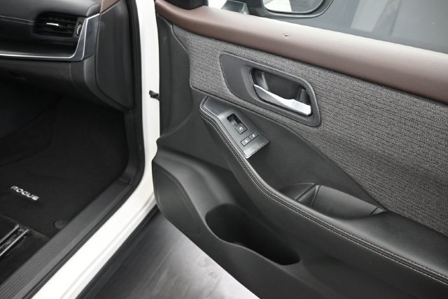 Used 2023 Nissan Rogue SV FWD image 27