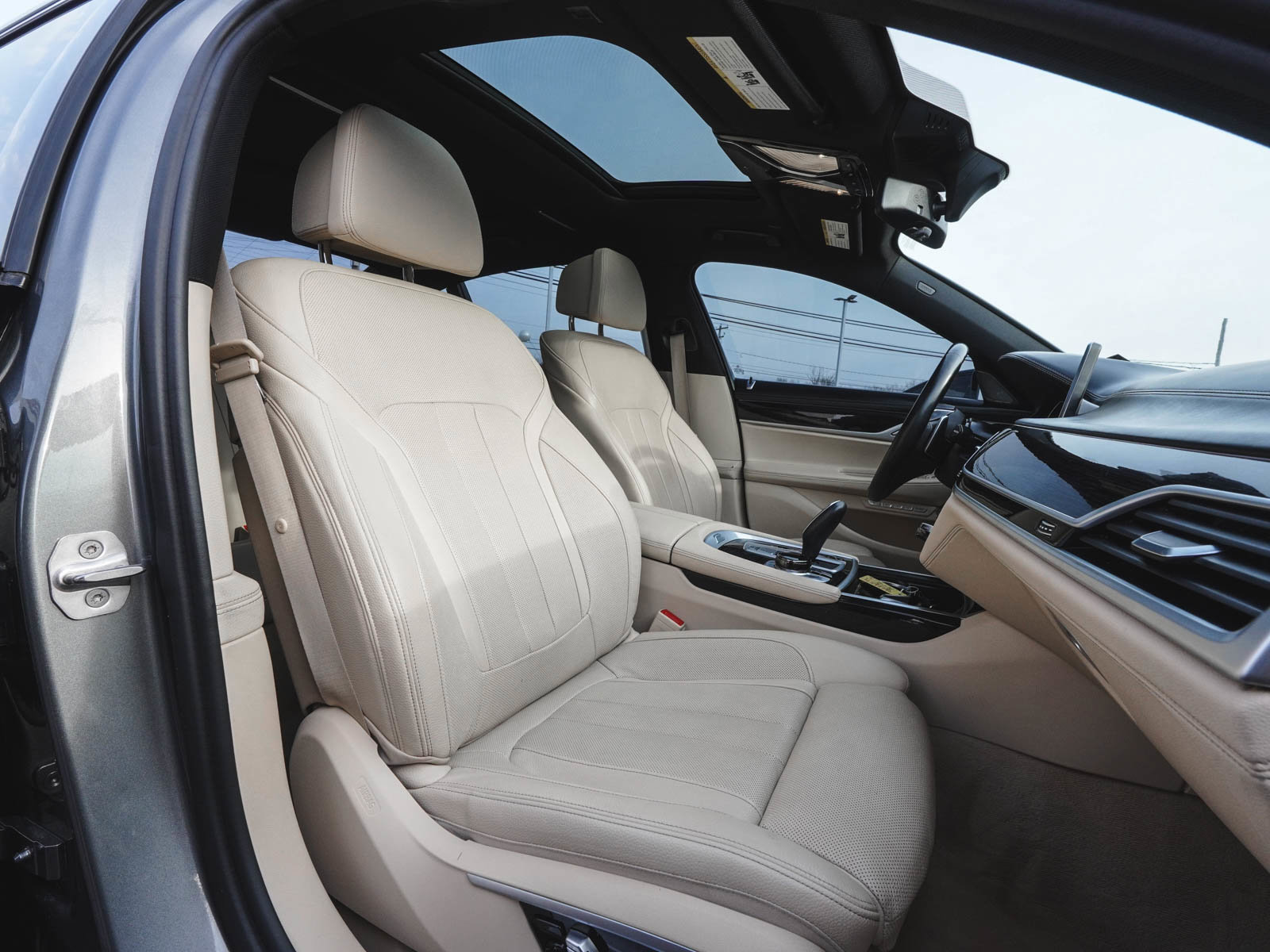 Used 2017 BMW 740i image 42