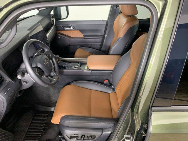 Certified 2025 Lexus GX 550 w/ Accessory Package (2T) AWD/4WD image 31