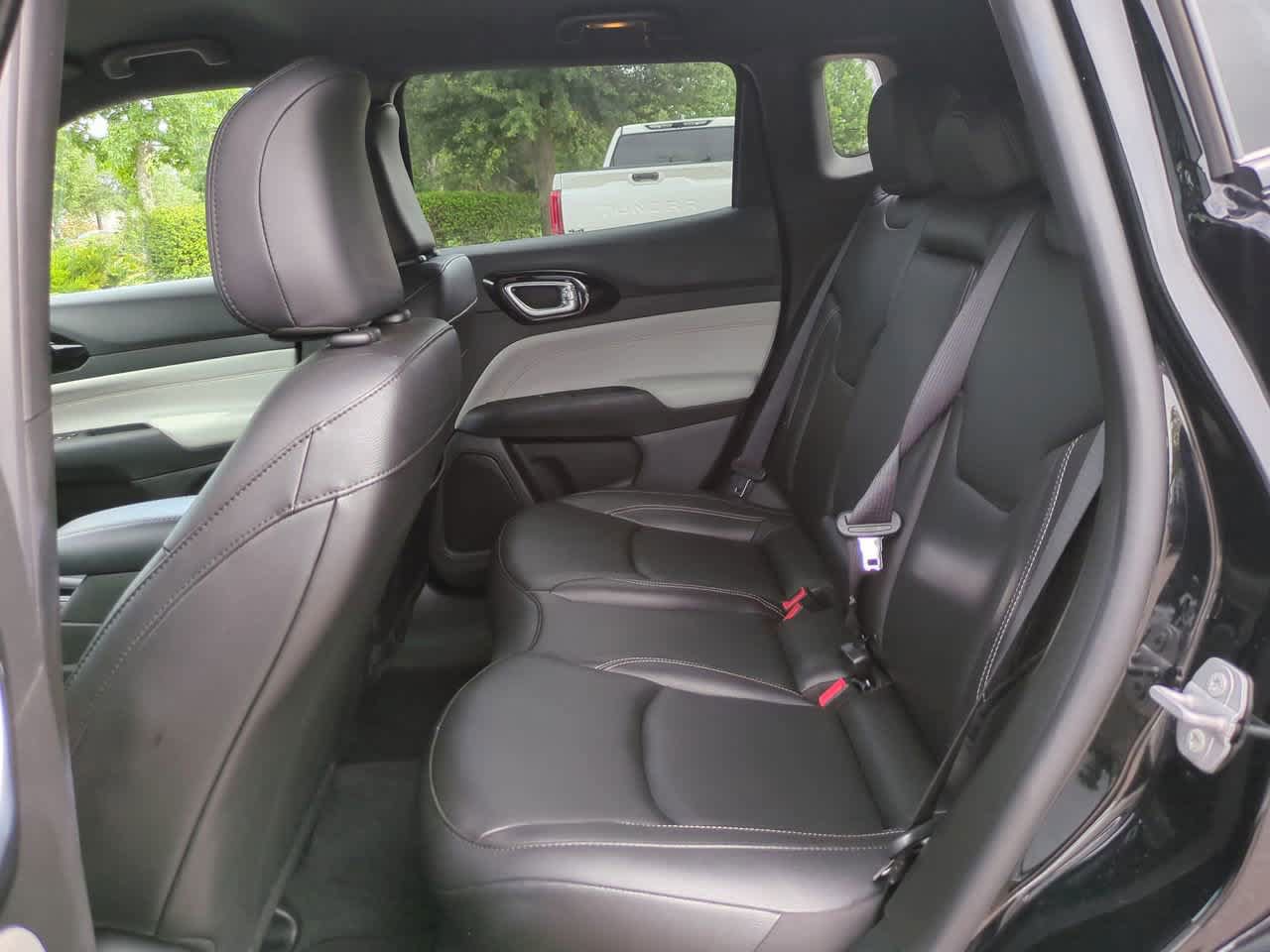 Used 2025 Jeep Compass Limited AWD/4WD image 13
