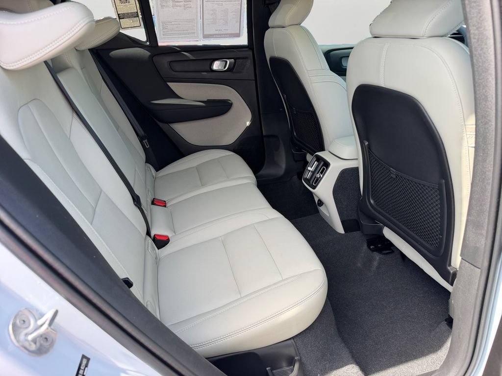 Certified 2024 Volvo XC40 B5 Plus w/ Protection Package Premier AWD/4WD image 9