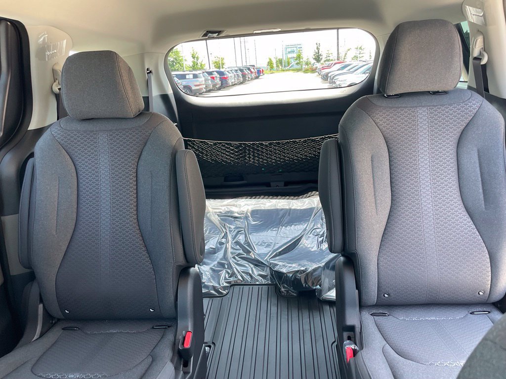 New 2026 Kia Carnival LX FWD image 23
