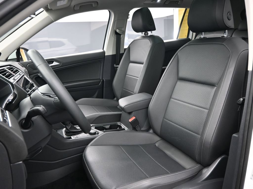 Used 2020 Volkswagen Tiguan SEL image 25