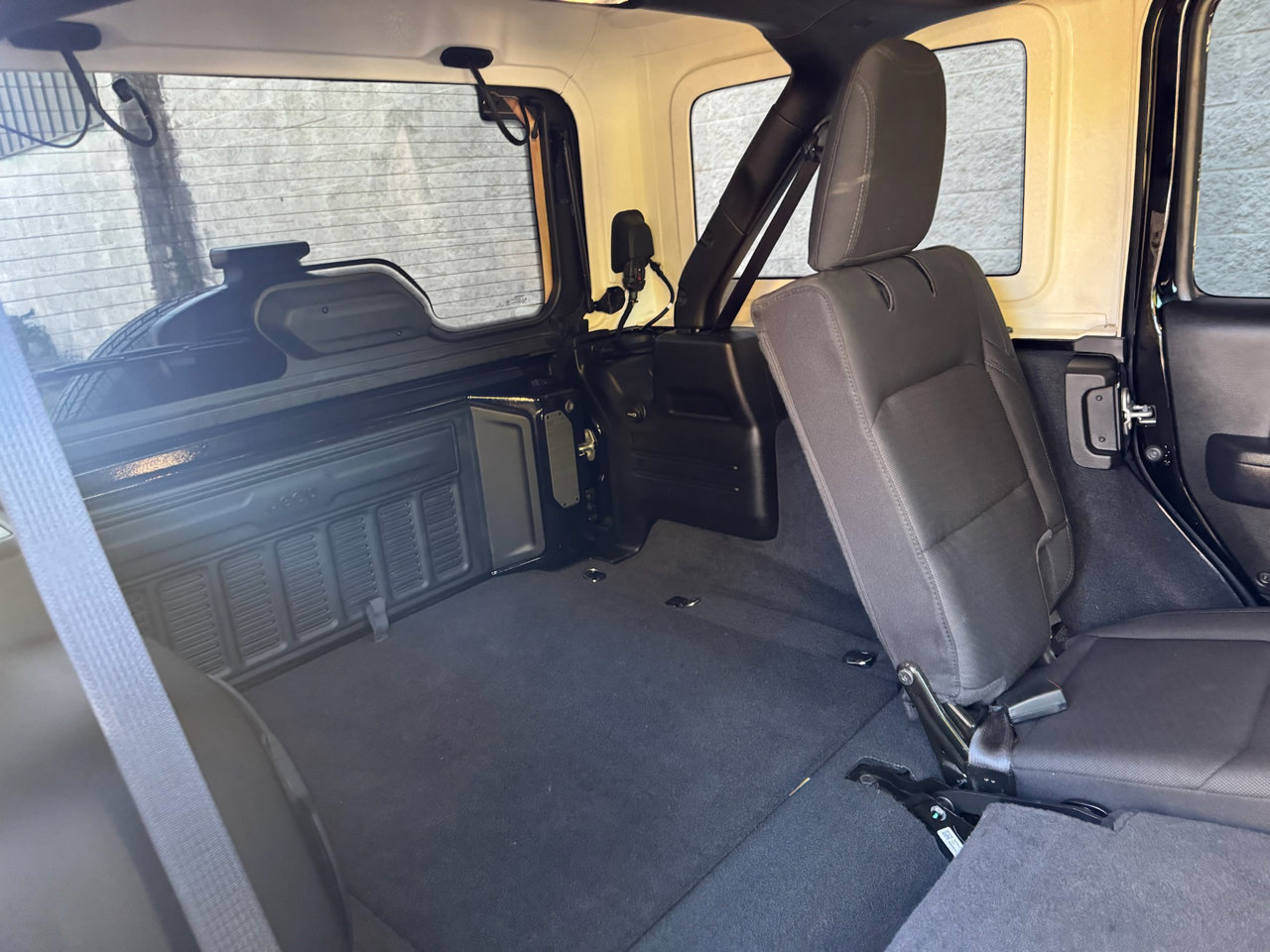 Used 2022 Jeep Wrangler Unlimited Sport image 29