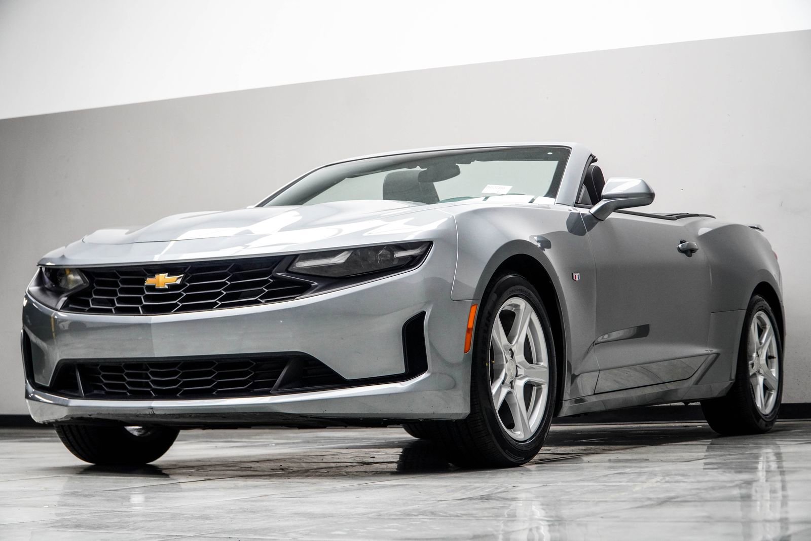 Used 2023 Chevrolet Camaro LT RWD image 9