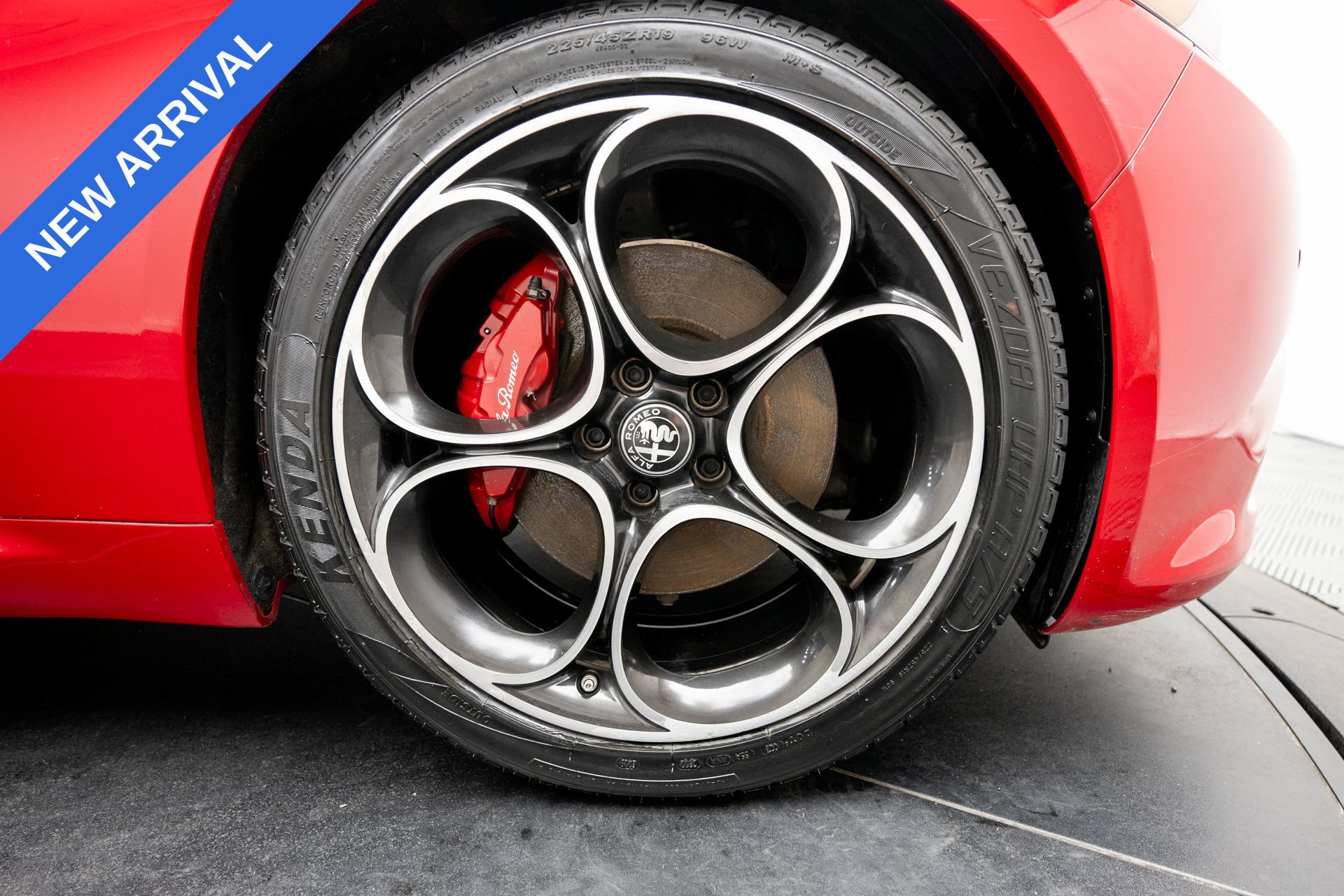 Used 2023 Alfa Romeo Giulia Veloce AWD/4WD image 29