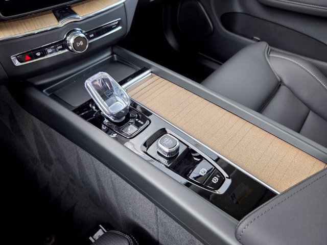 New 2027 Volvo XC60 B5 Ultra AWD/4WD image 25