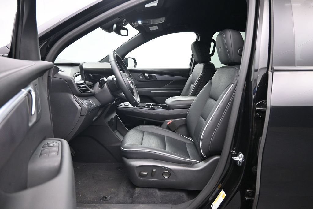 Used 2025 Buick Enclave Sport Touring AWD/4WD image 23