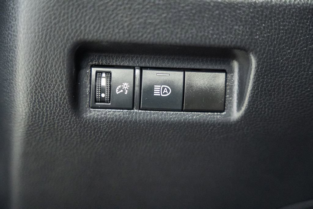 Used 2025 Toyota RAV4 XLE image 40