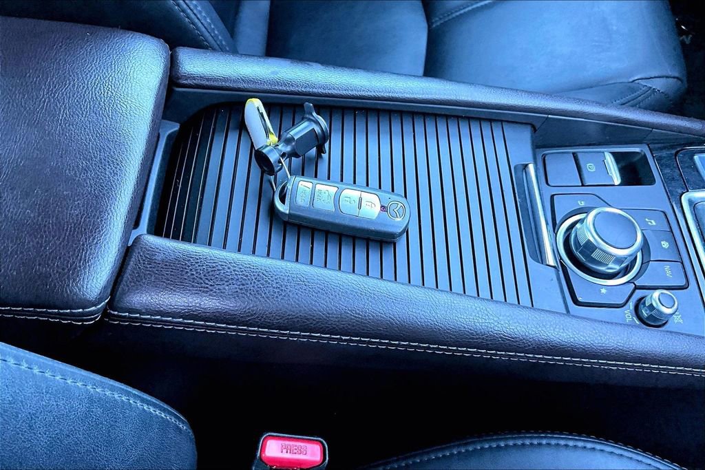 Used 2018 MAZDA MAZDA3 Touring image 16