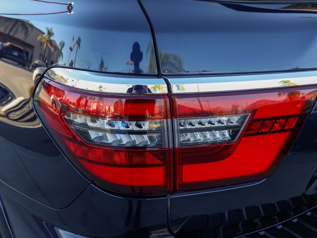 Used 2022 Nissan Armada SL w/ Captain's Chairs Package image 7