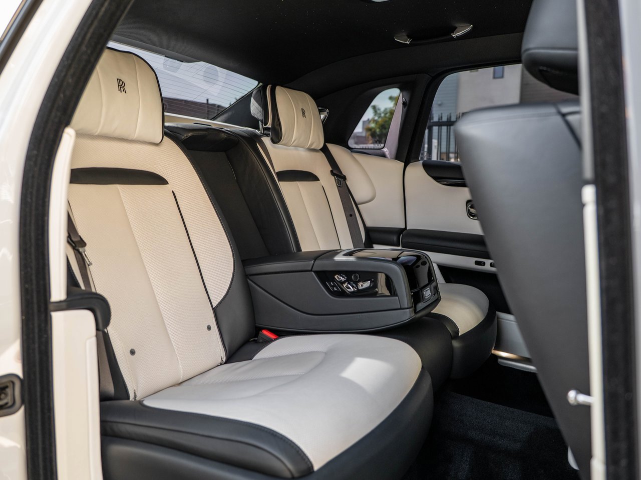 Used 2022 Rolls-Royce Ghost image 31