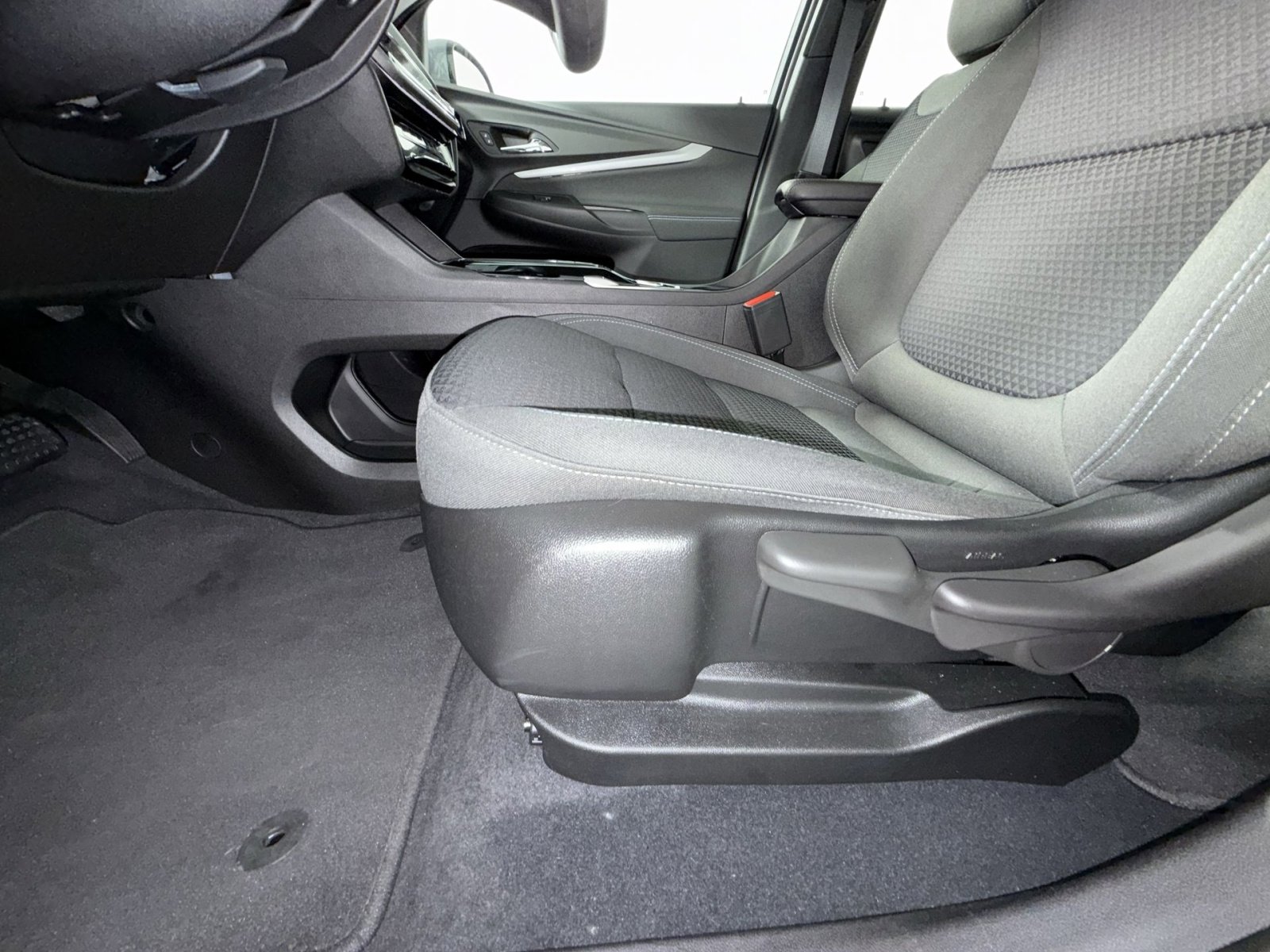 Used 2023 Chevrolet Bolt EUV LT FWD image 14