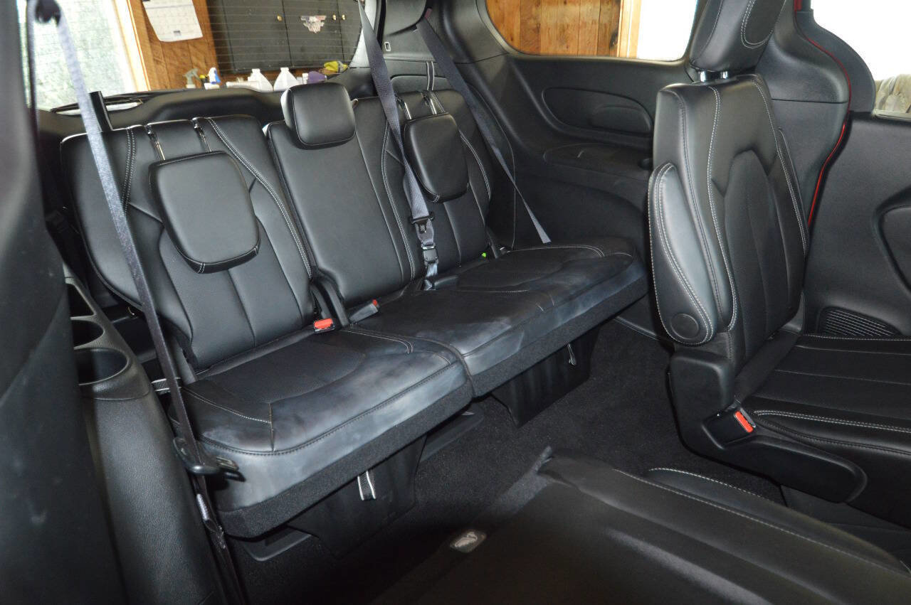 Used 2025 Chrysler Pacifica Select AWD/4WD image 10