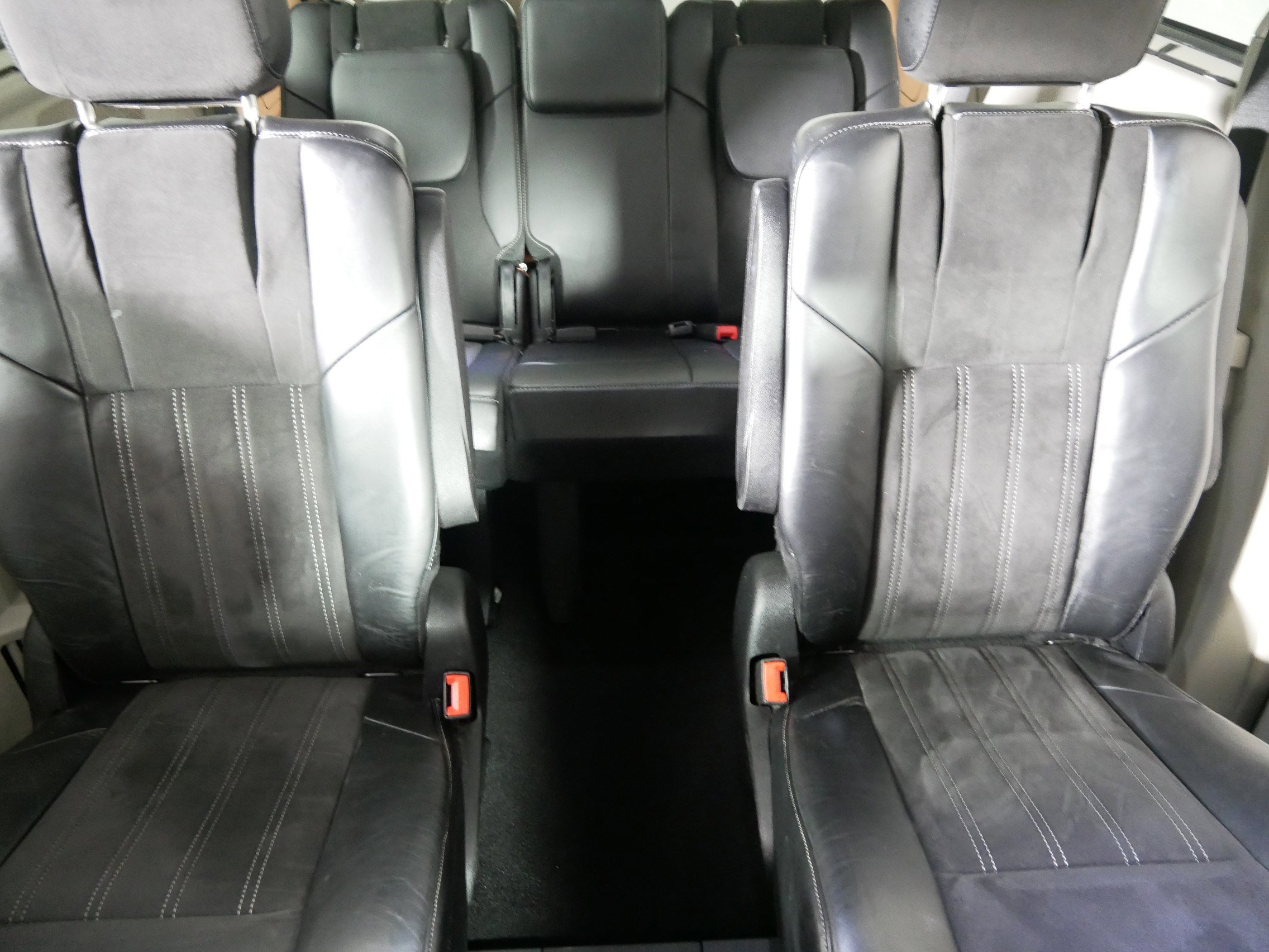 Used 2014 Chrysler Town & Country Touring-L image 13