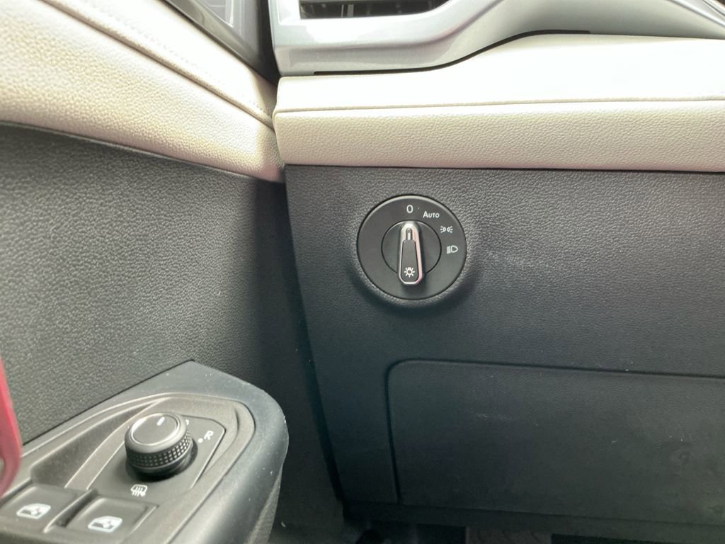 New 2025 Volkswagen Taos SEL image 21