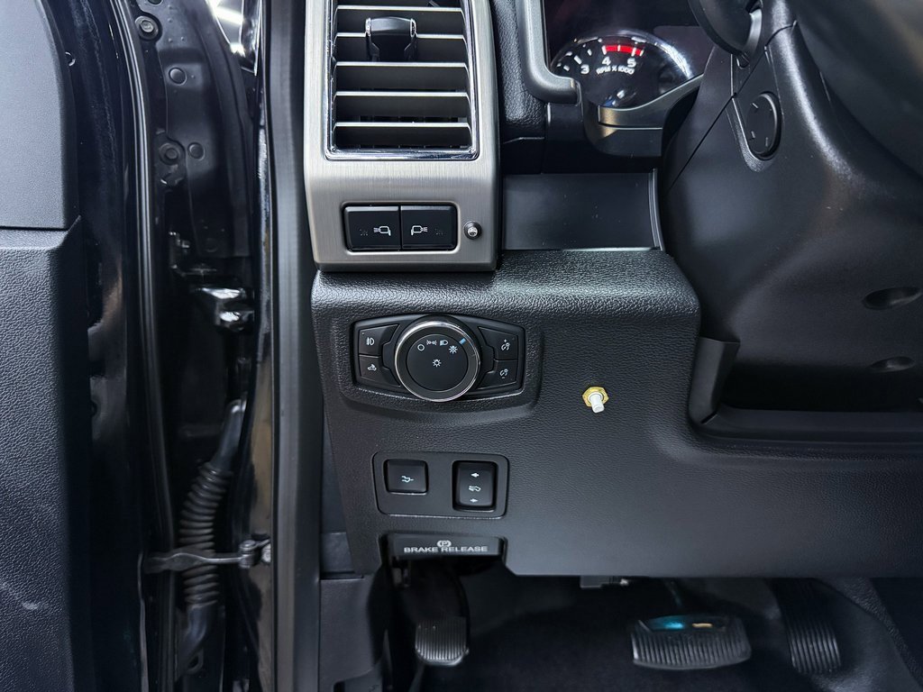 Used 2017 Ford F350 Platinum w/ Platinum Ultimate Package image 14