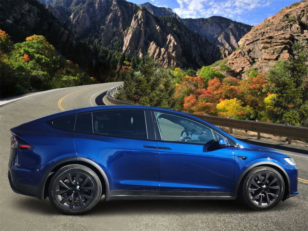 Used 2022 Tesla Model X image 2