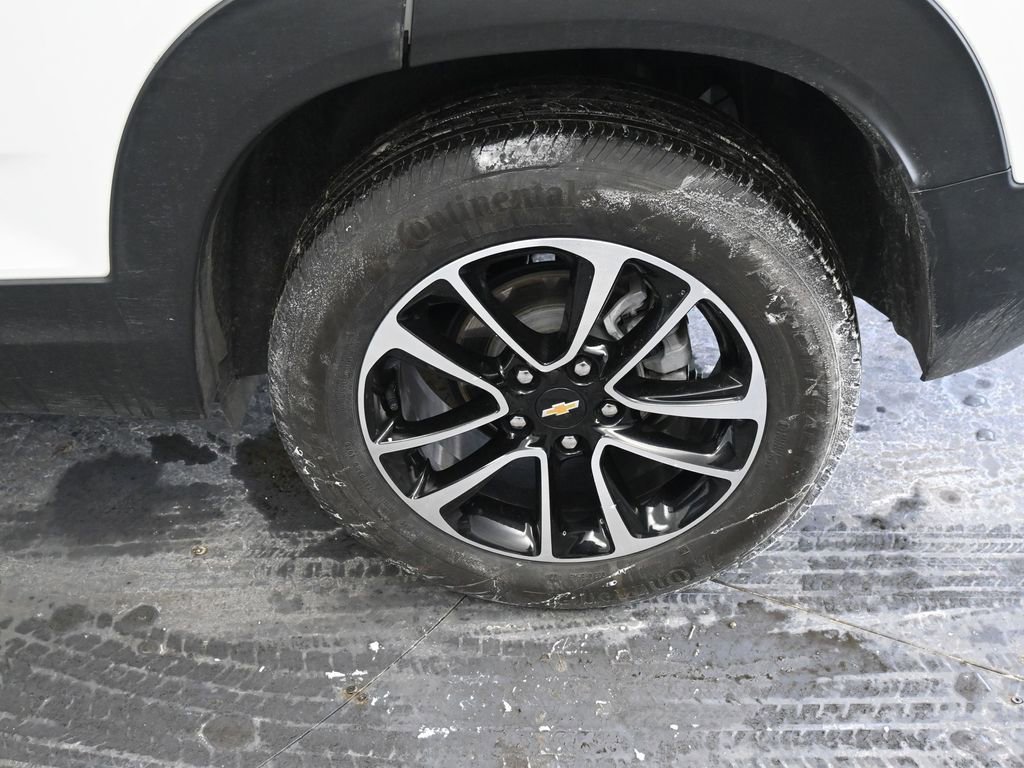 Used 2025 Chevrolet TrailBlazer LT w/ Driver Confidence Package image 15