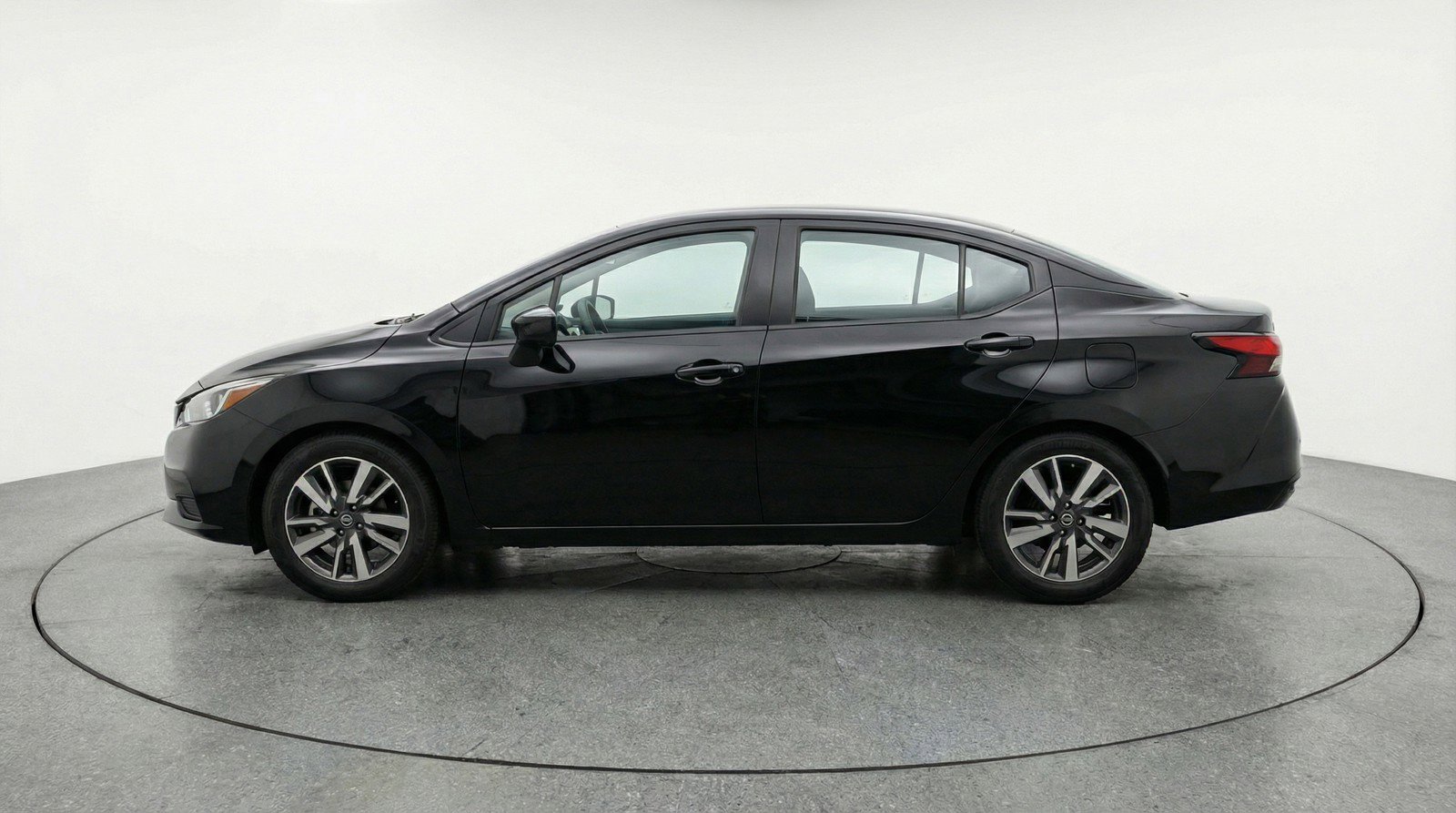 Used 2025 Nissan Versa SV FWD image 5